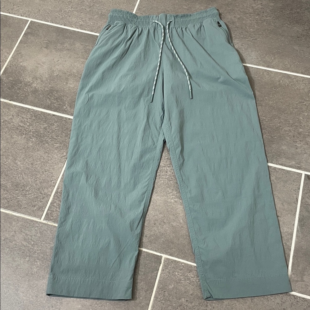Athleta Cropped Sage-Green Drawstring Waist Pants - Picture 2 of 9